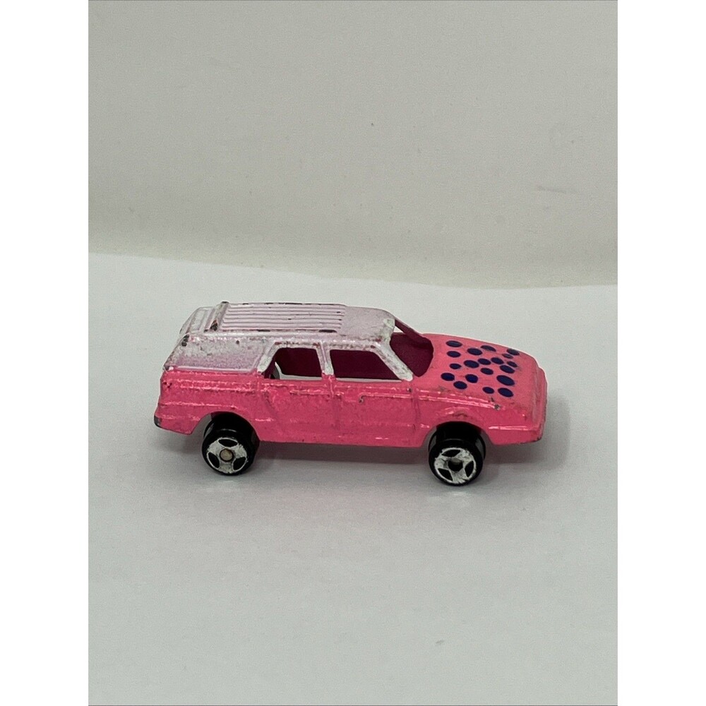 Tootsie Toys Diecast Car 1962 Ford Taurus Ranch Wagon Pink/White/Blue Polka Dots